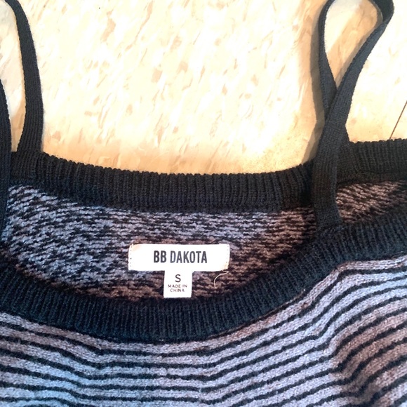 BB Dakota off the shoulder sweater size s - Picture 2 of 8
